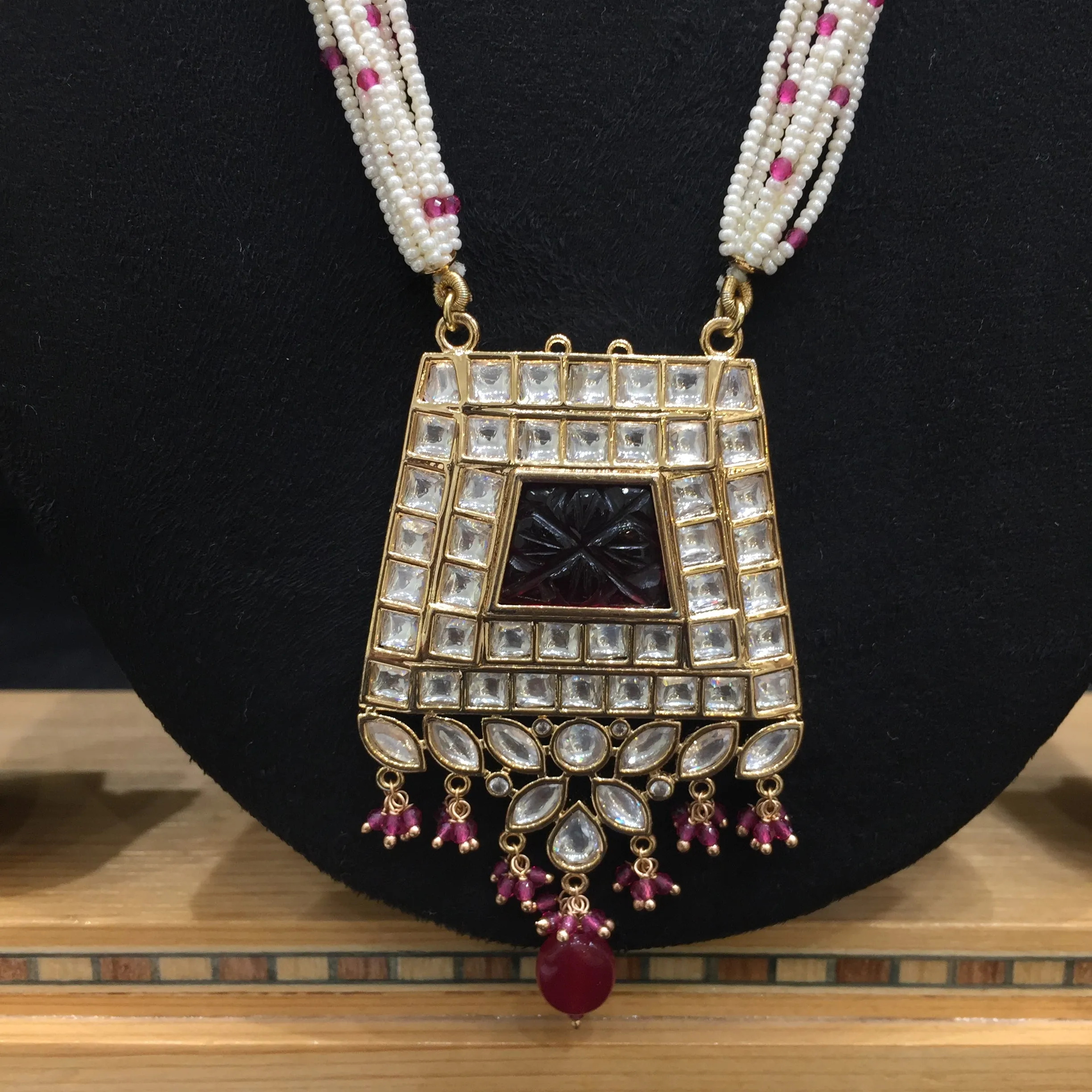 Medium Kundan Pendant Set 6110-4