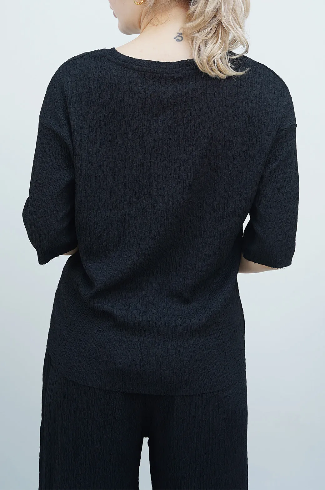TEXTURED STRETCHY TOP